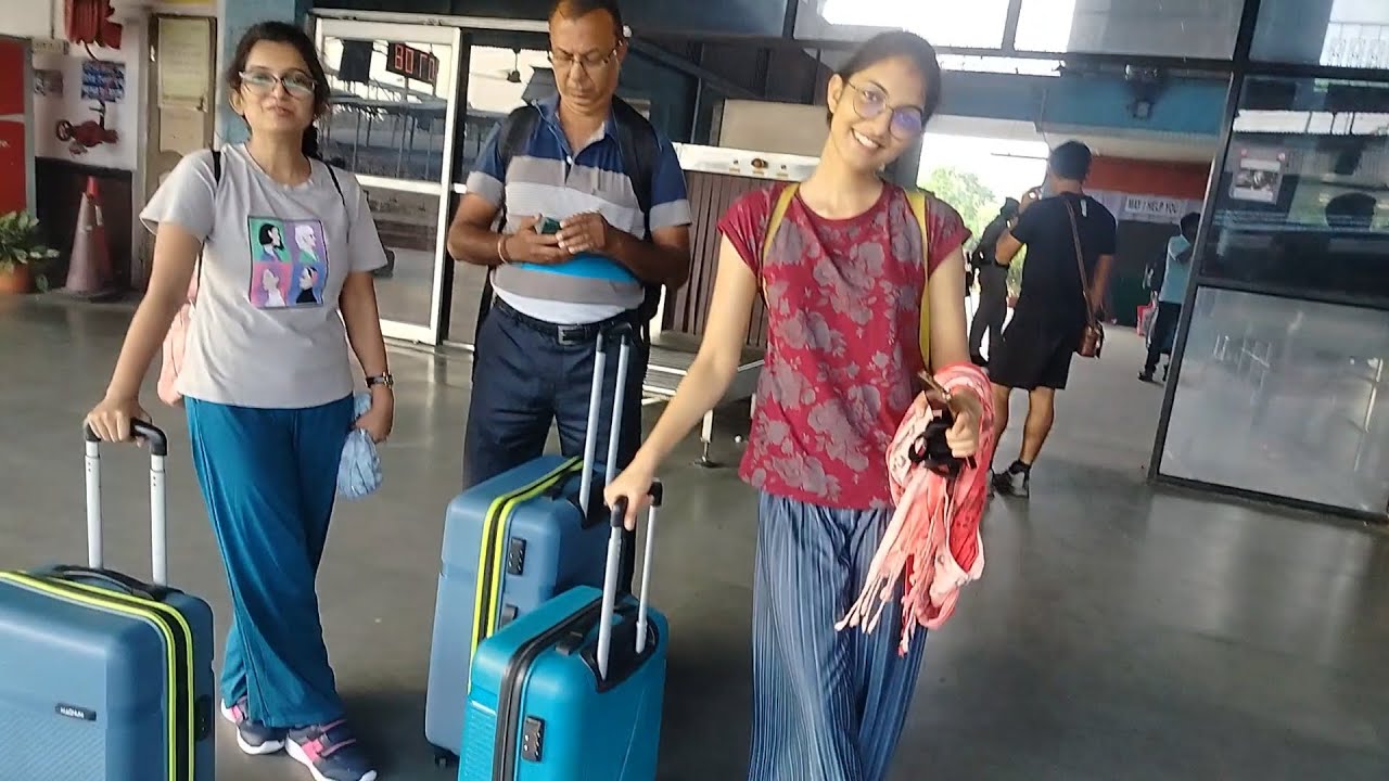 একত্রিশ বছরের সংসার জীবনে এই প্রথম লং জার্নি।মেঘালয় রাজ্যের উদ্দেশ্যে রওনা দিলাম।