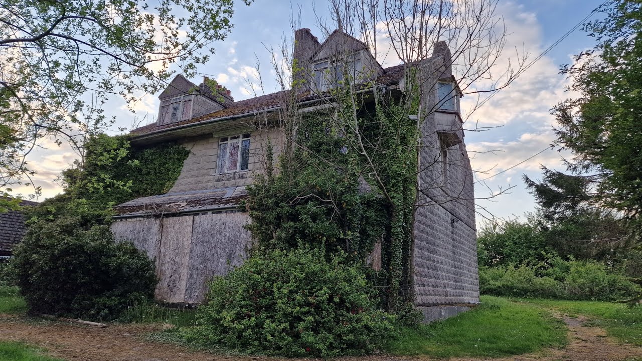 This Haunted Abandoned House Scared The Life Out Of Me | REAL PARANORMAL