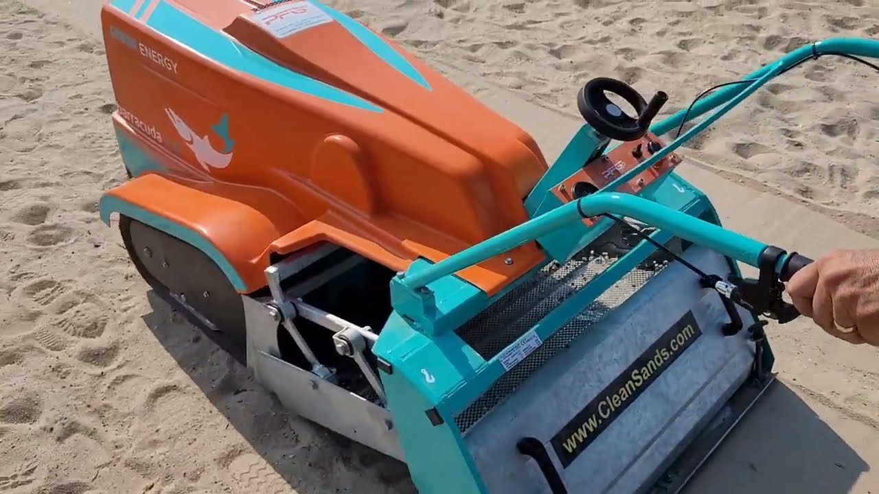 Electric Beach Cleaning on Rubber Tracks - The Barracuda 2.0 is Changing the Game!