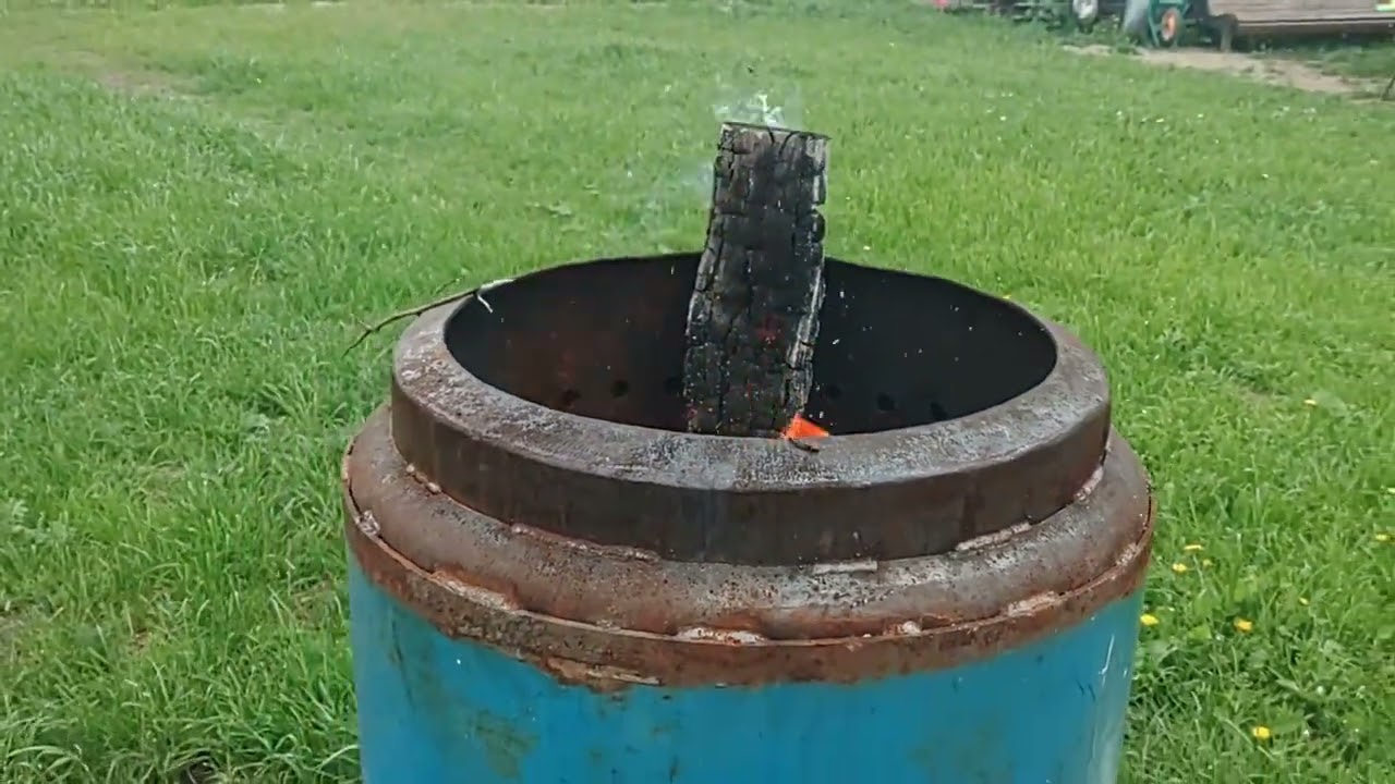 Бочка для сжигания садового мусора, малодымная. A barrel for burning garden garbage. Smokeless.