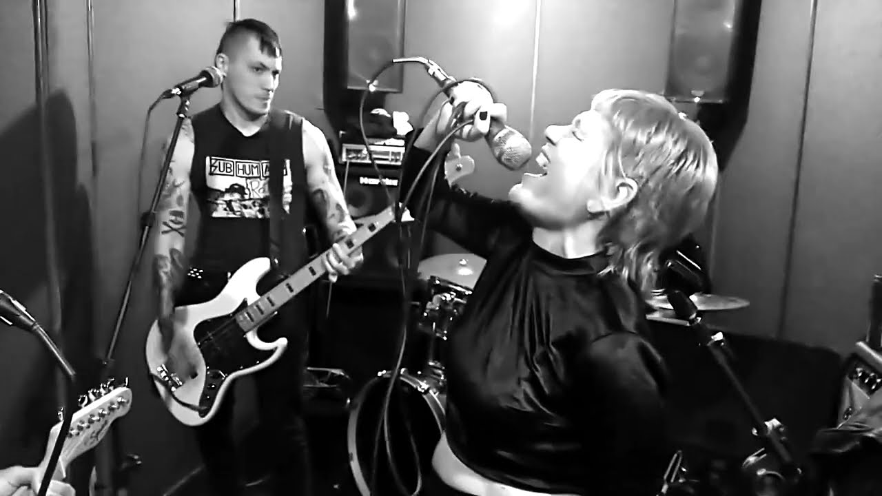Pat e os Condenados - O R&aacute;dio (Os Laranjas) #pateoscondenados #punkrock