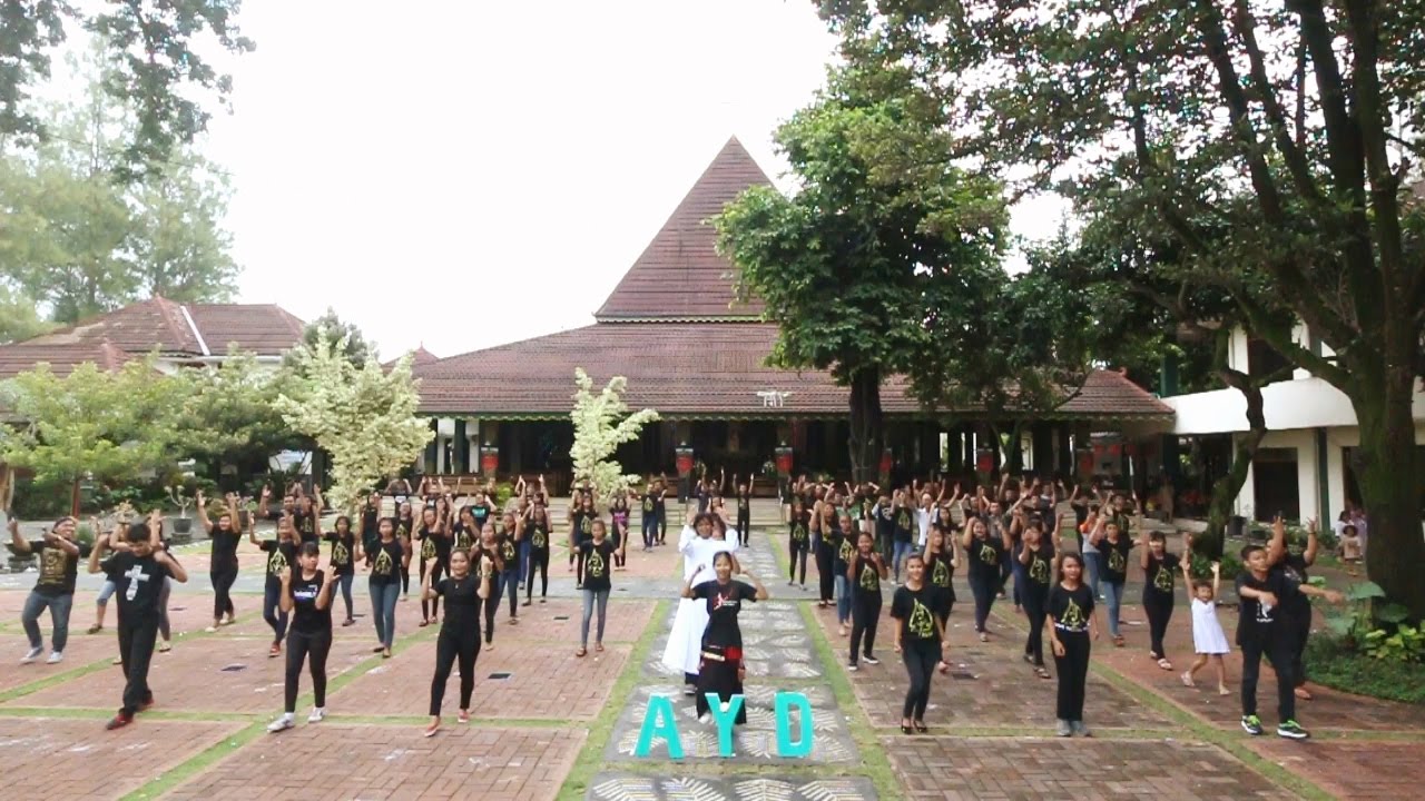 Theme Song Asian Youth Day 2017 #GanjuranMenari -Performed by OMK HKTY Ganjuran