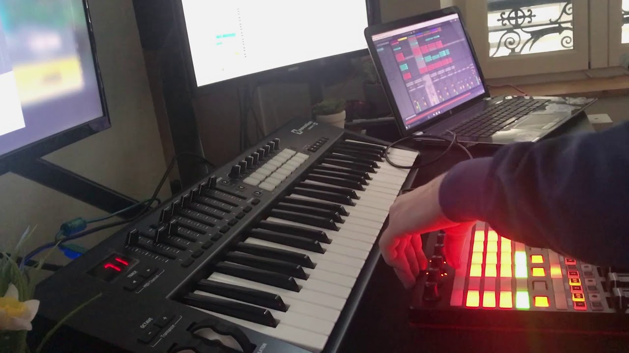 Teksa - Acid Airline ( Live Ableton Apc40 )