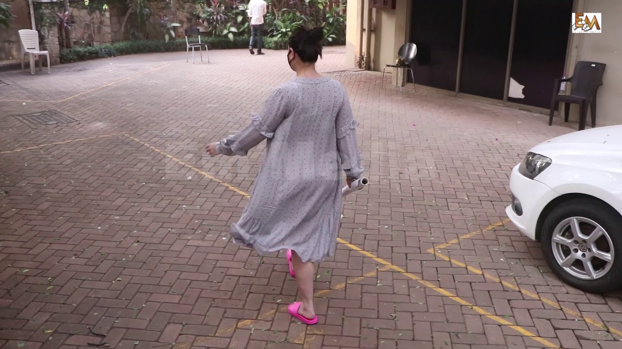 Kareena Kapoor Spotted In Tha Her Hause | Em Media Group