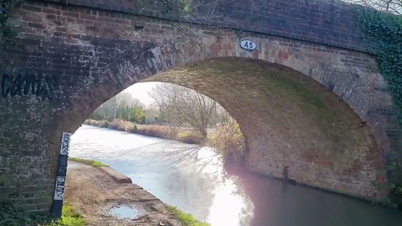 Grand Union Canal | An Icy Walk