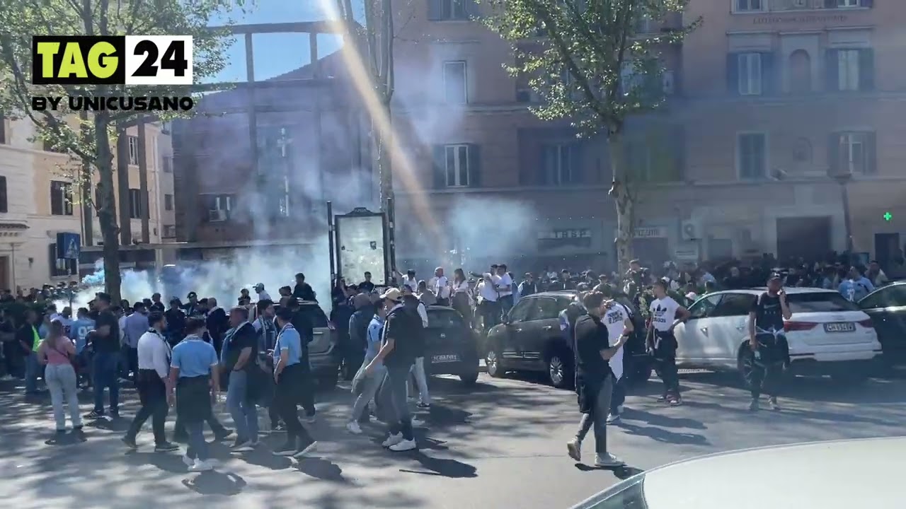 Derby Roma-Lazio 2024, tra i tifosi biancocelesti a Ponte Milvio: cori e 