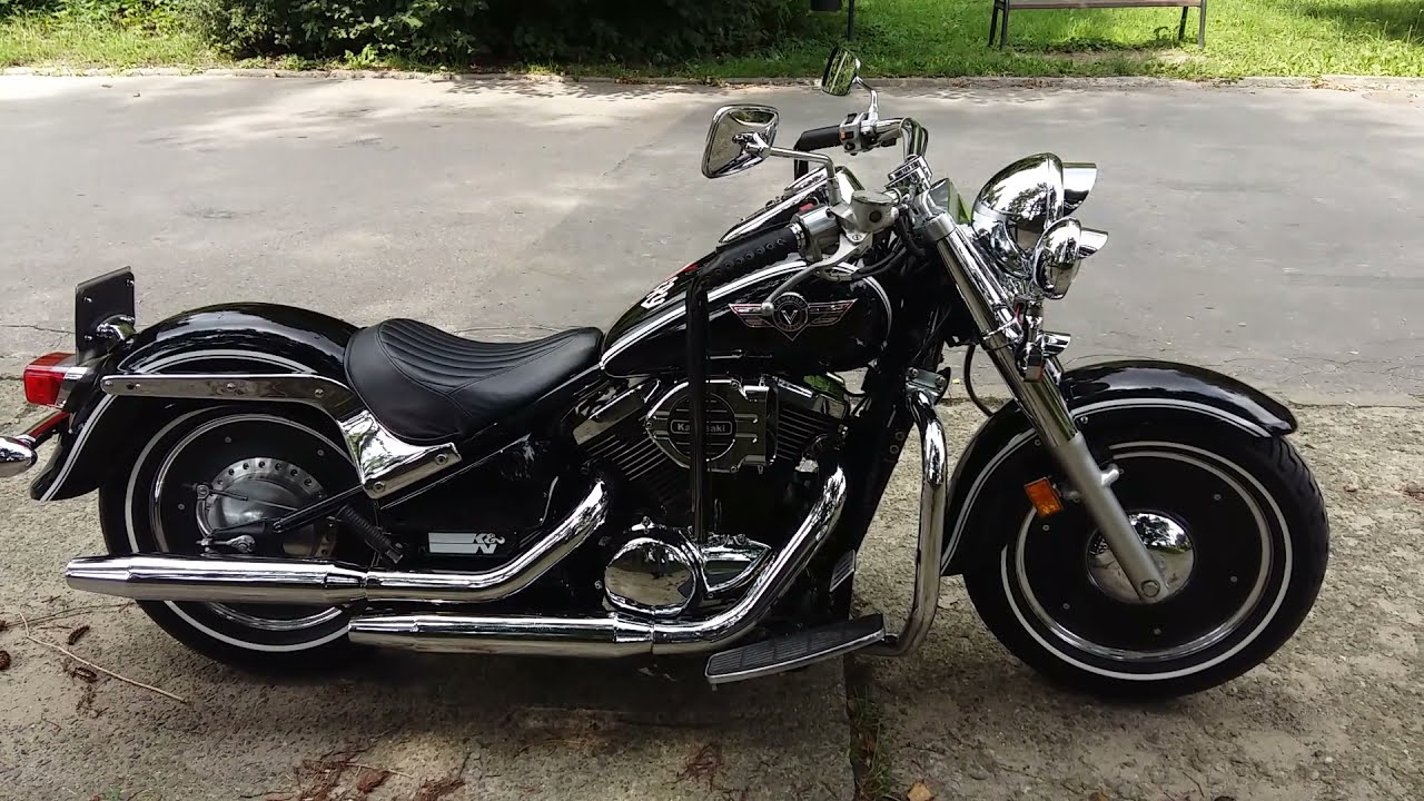 Kawasaki VN 800 custom low rider.