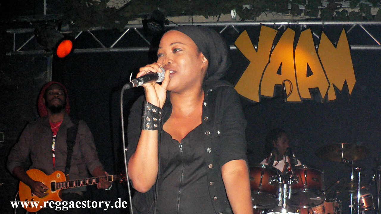 Queen Ifrica - 2/4 - Jah Lengthen My Days + Lioness On The Rise - 04.02.2010 - YAAM Berlin