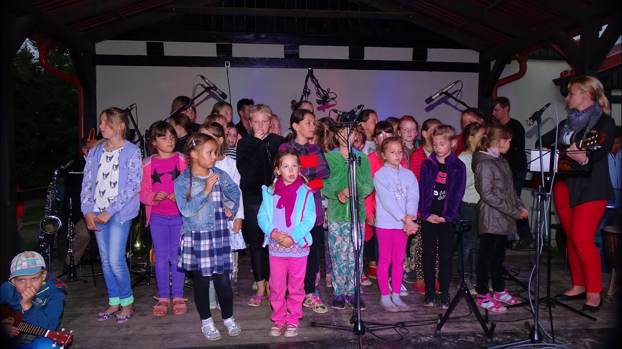 Koncert w Ostrowie - schola Duszki (23.08.2016 - kolonie w Ostrowie)
