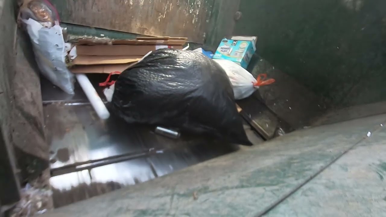 Labrie automizer Mack LR garbage truck hopper view pt1