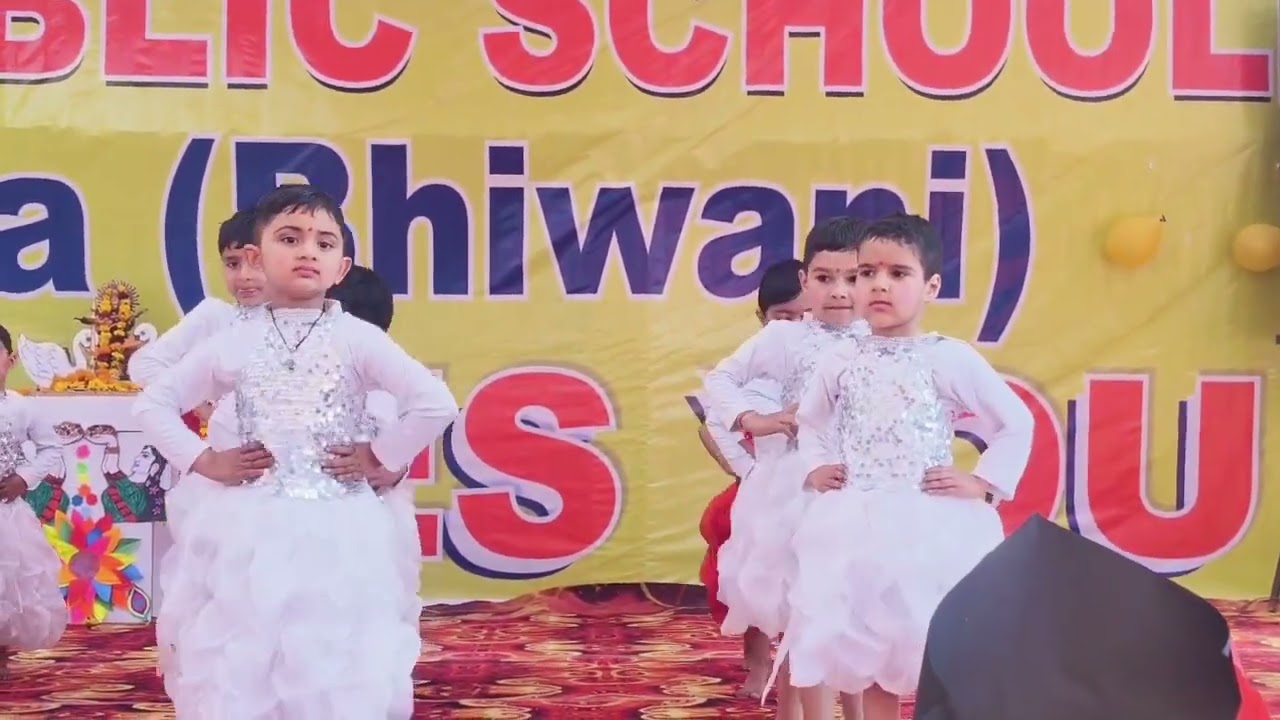 What a performance by little Smilians dolls