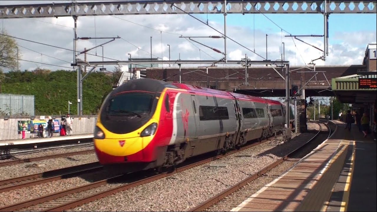 (HD) Virgin Pendolinos At Speed Through Tamworth 5th September 2011