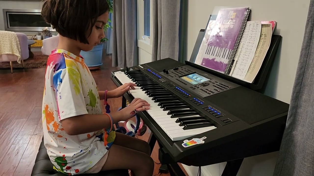 Mantreh Jamasb, playing piano.