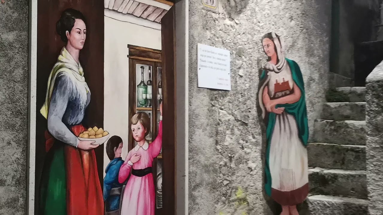 Padula - Passeggiando nel borgo antico.