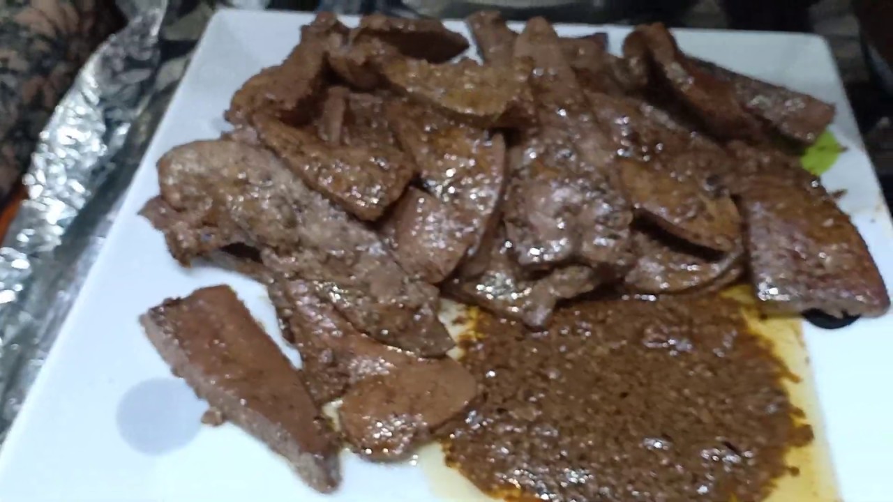 كبدة محمرة بصوص للتغميس روعة.Roasted liver with a delicious dipping sauce.