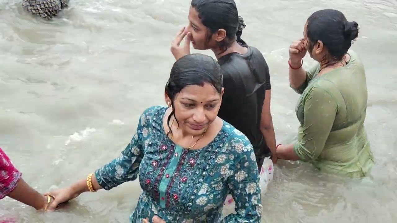 गंगा मैया में #आस्था की डुबकी #जयश्री कृष्णा#शांतिकुंज #बदलता 🗾🙏