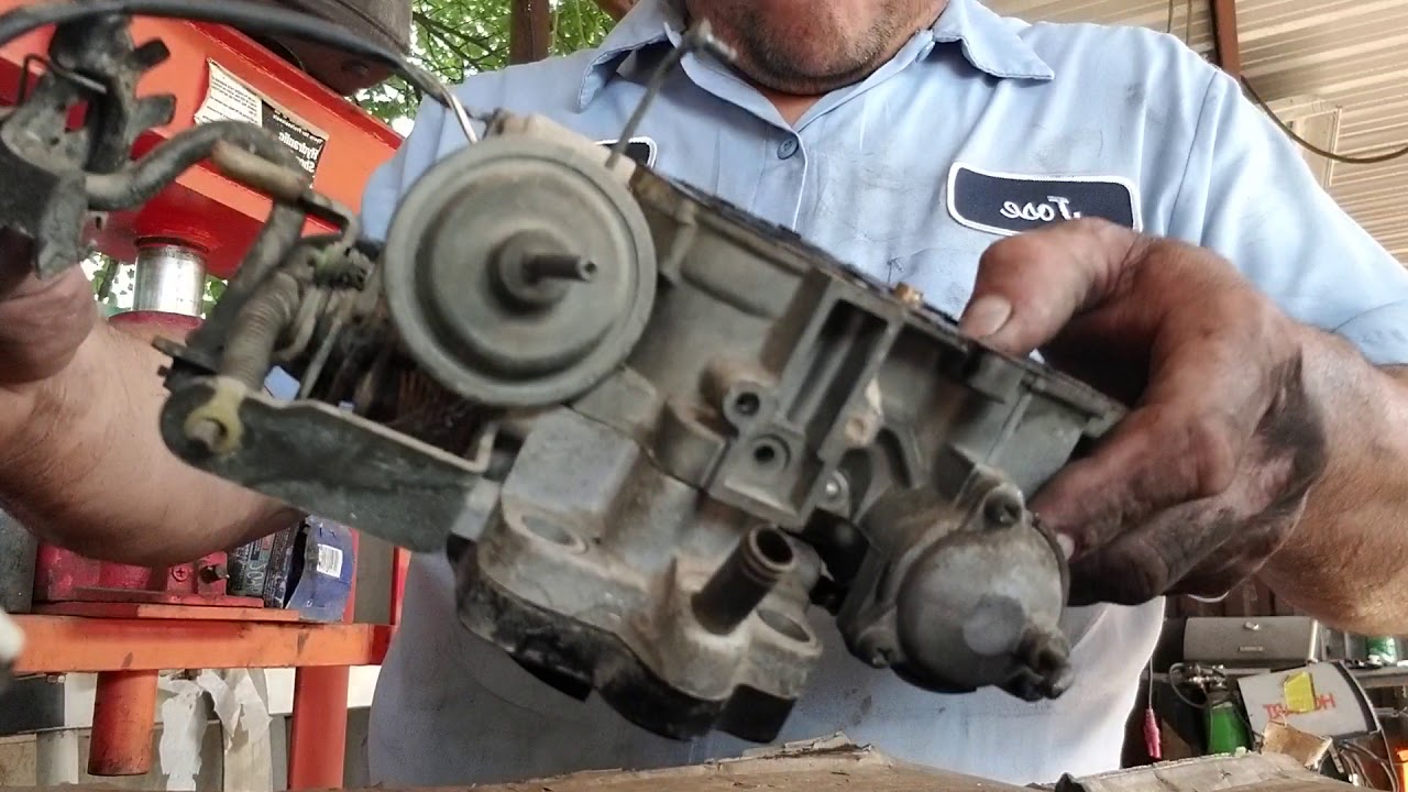 De sarmando un carburador de pick  toyota año 88 motor 22R