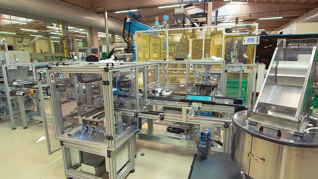Vacuum cleaner brush automated assembly line