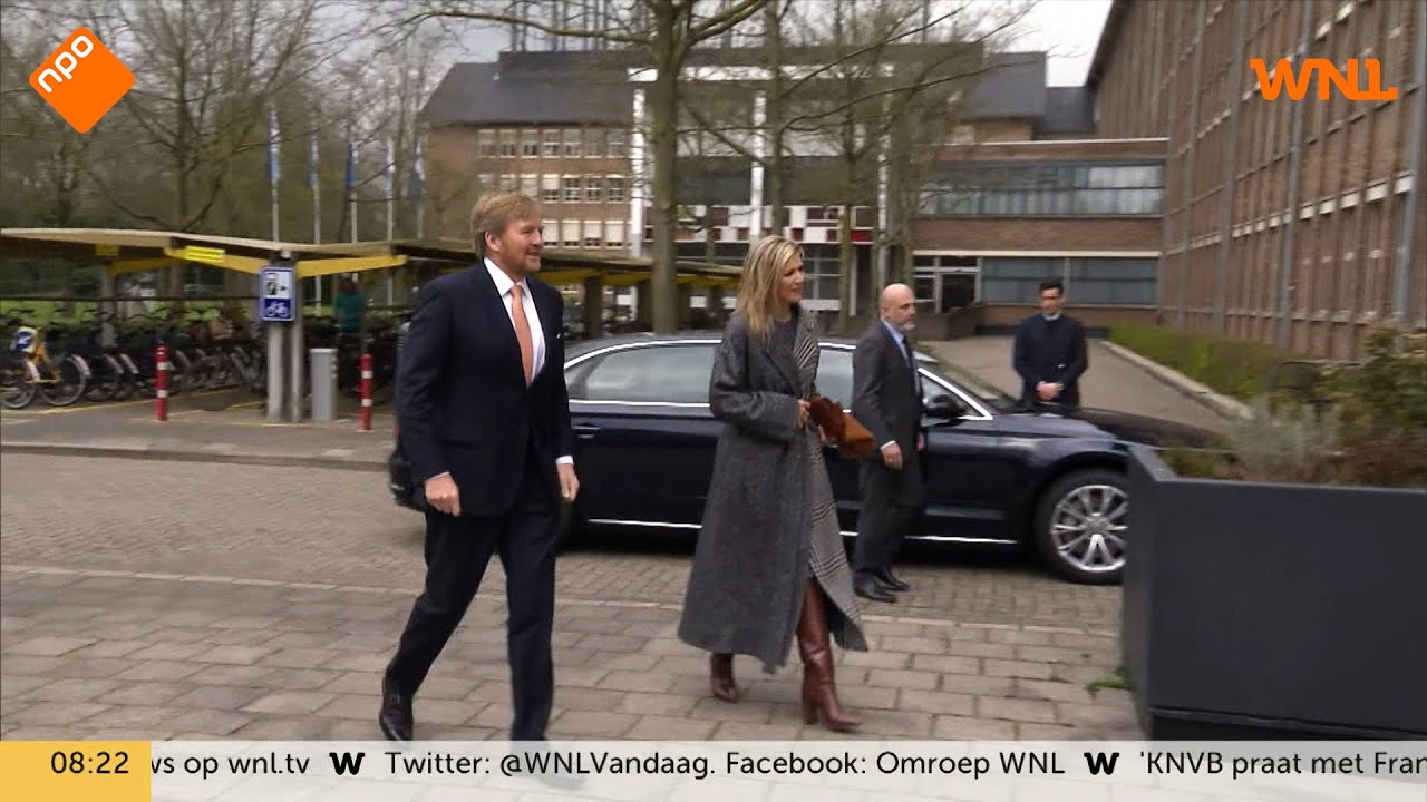 Koning en koningin krijgen Friese les tijdens streekbezoek: 'Fries op school staat onder druk'