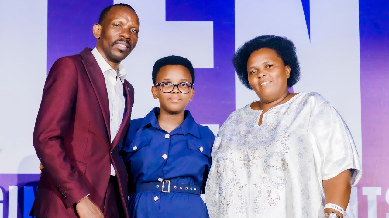 🔴🔴 BENIE AZANYE PAPA WE KURI STAGE BAFATANYA KUVUGA UBUTUMWA BWIZA - UMWANA MUTO UKUNDA IMANA 🙏🙏