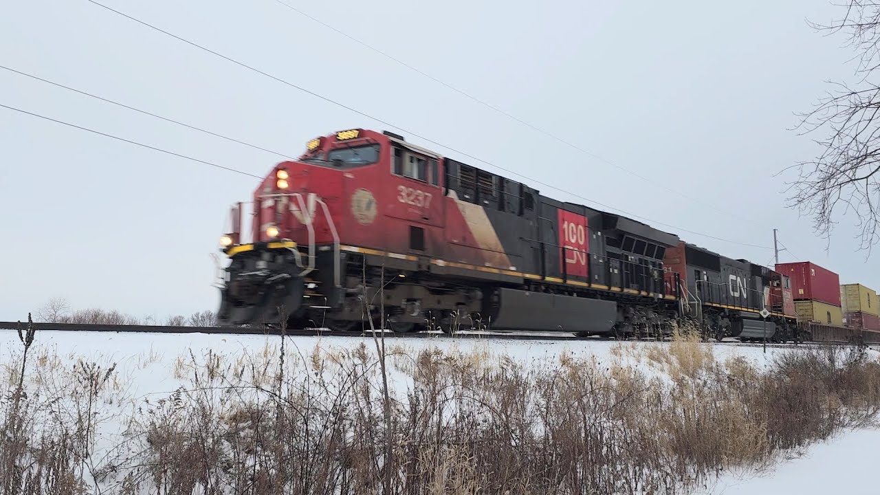 Canadian National  -  Westbound Stack/Rack Train    9 Dec 25