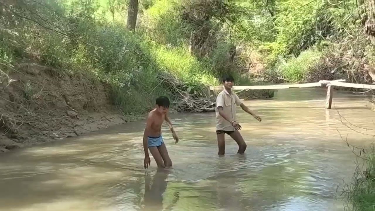 Gaon Mein nahane ka Maja