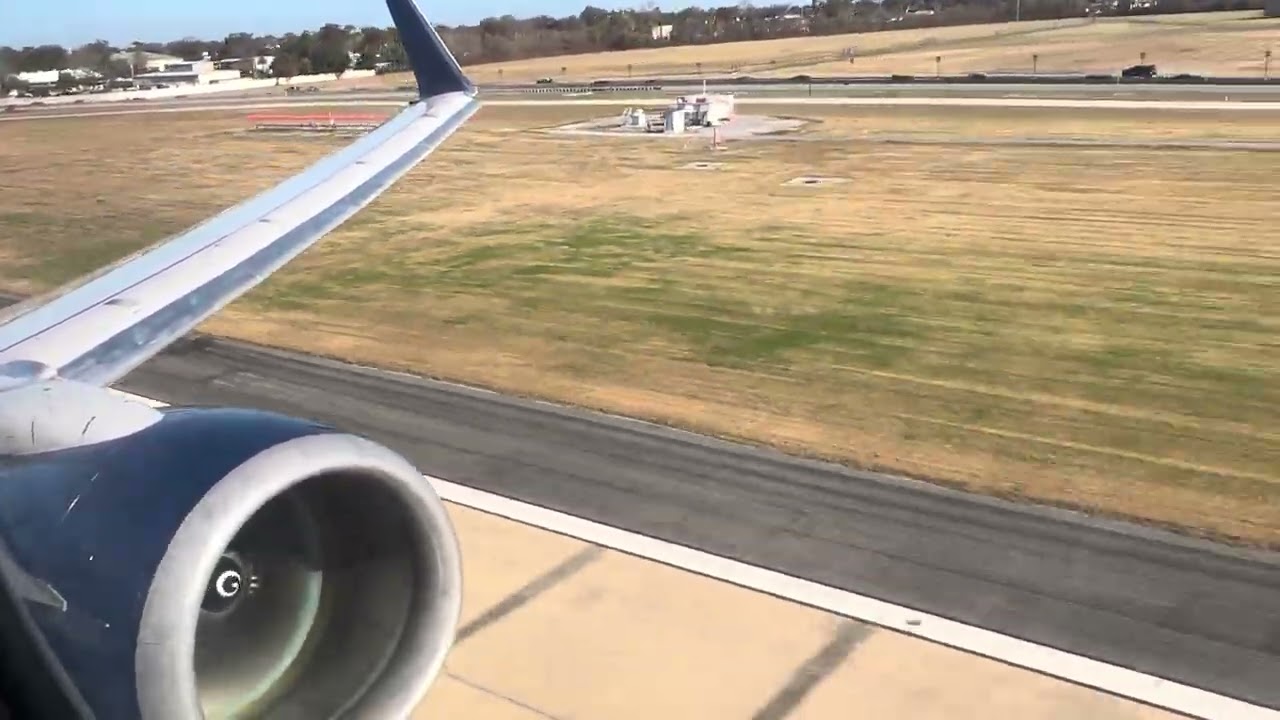 Delta Boeing 737-900 takeoff New Orleans