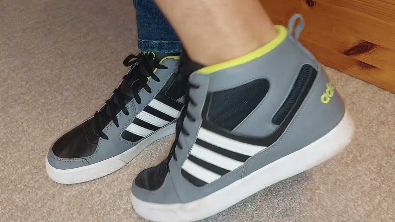SOCKLESS IN MY ADIDAS NEO SNEAKERS