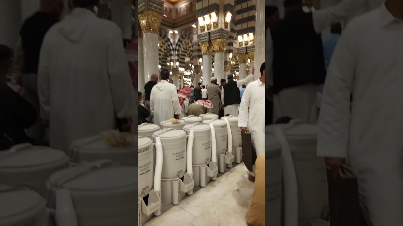 Isha azan in Madina munwara 