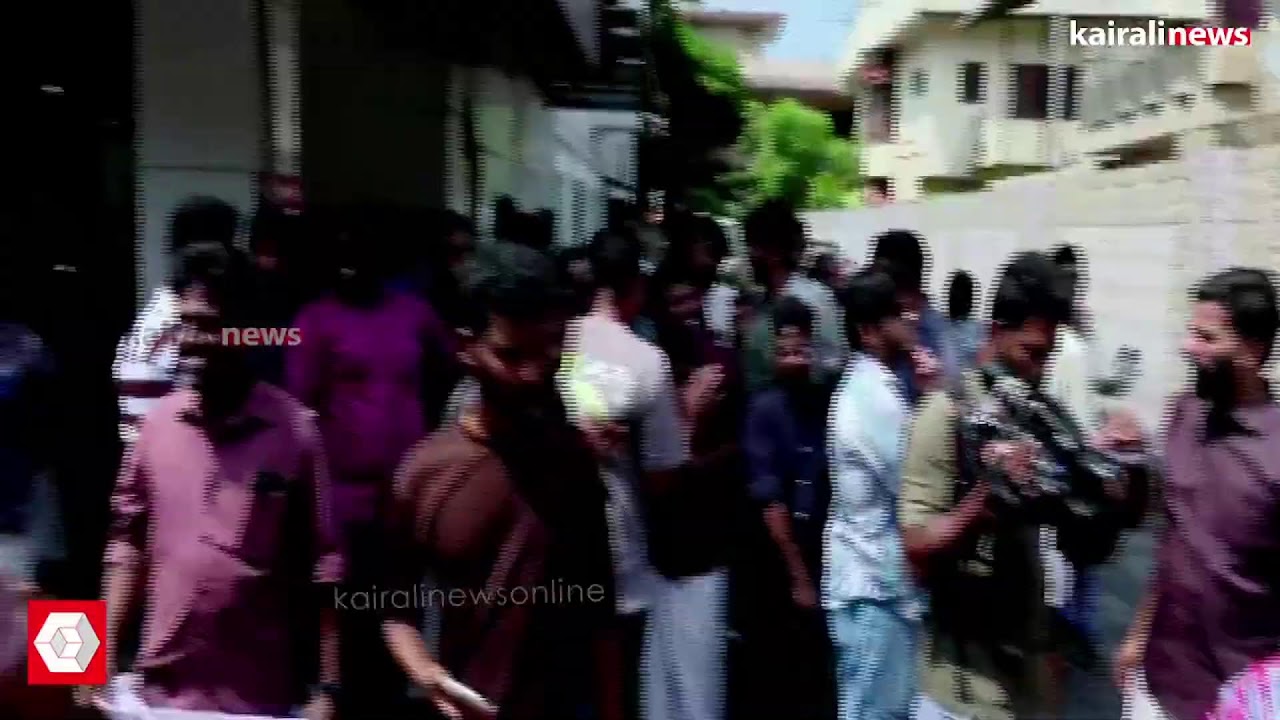 കേരള സ്റ്റോറി പ്രദർശിപ്പിക്കുന്ന തിയ്യേറ്ററുകൾക്ക് മുന്നിൽ DYFI പ്രതിഷേധം; VK സനോജ്  LIVE