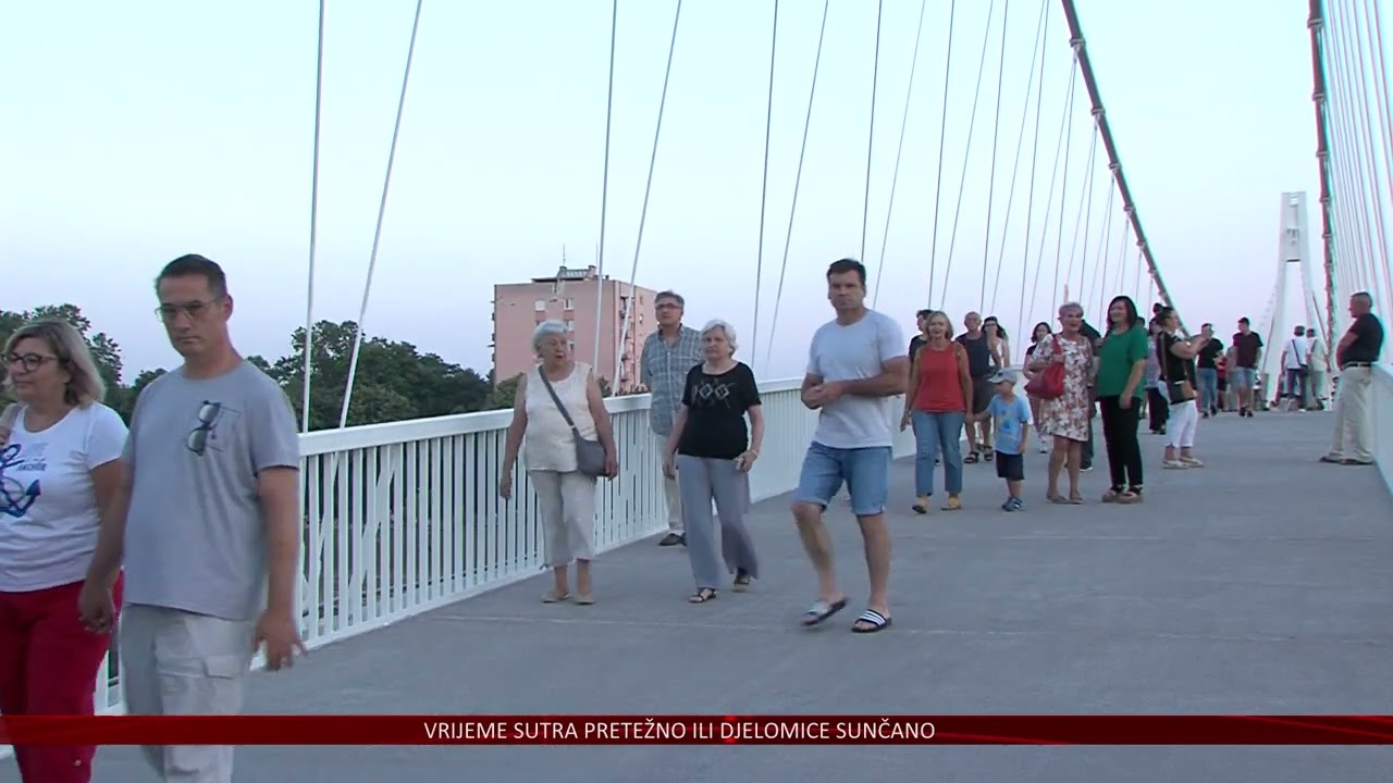 Pješački most u Osijeku svečano otvoren - građani požurili u prvu šetnju!