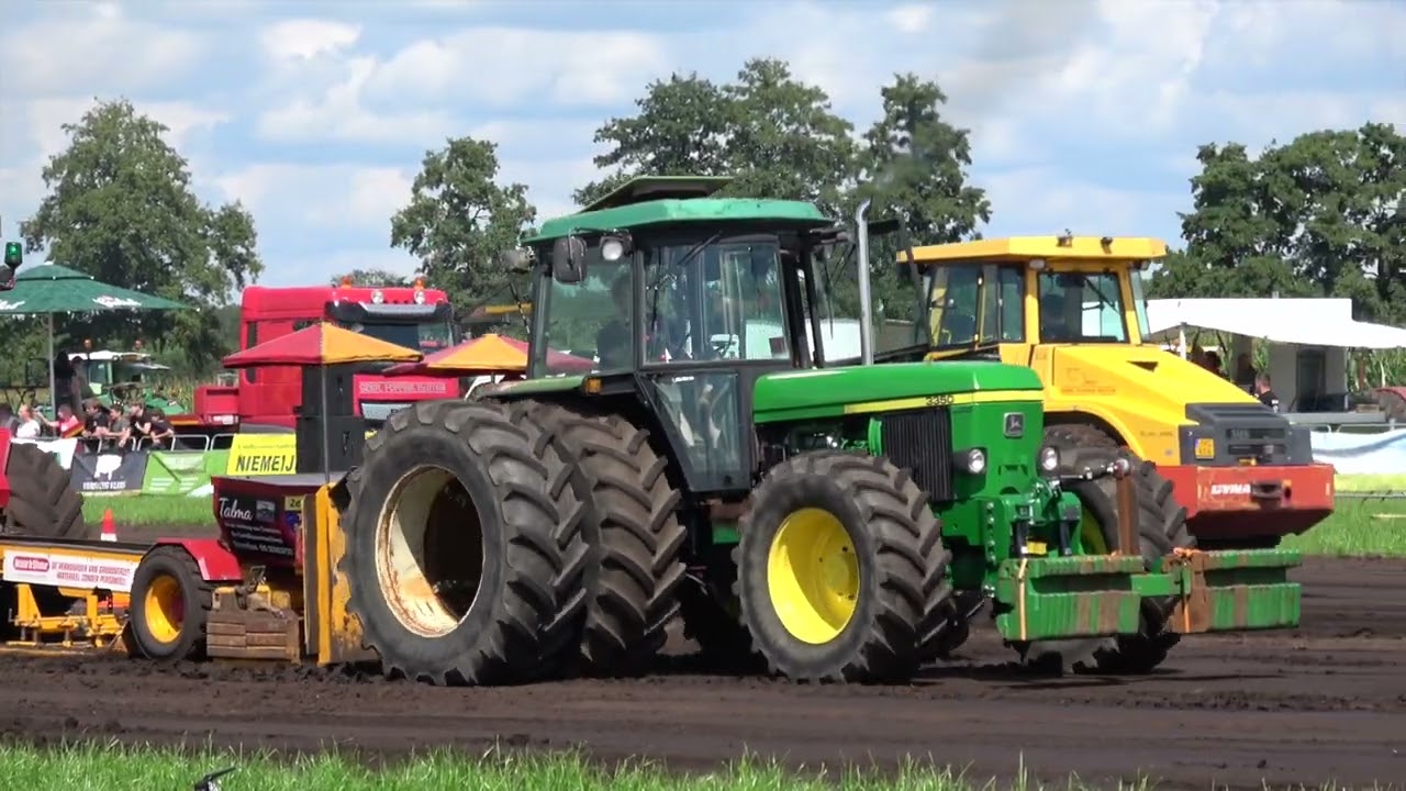 Trekkertrek Tubbergen 2024 - John Deere 3350 - 7 ton Standaard.