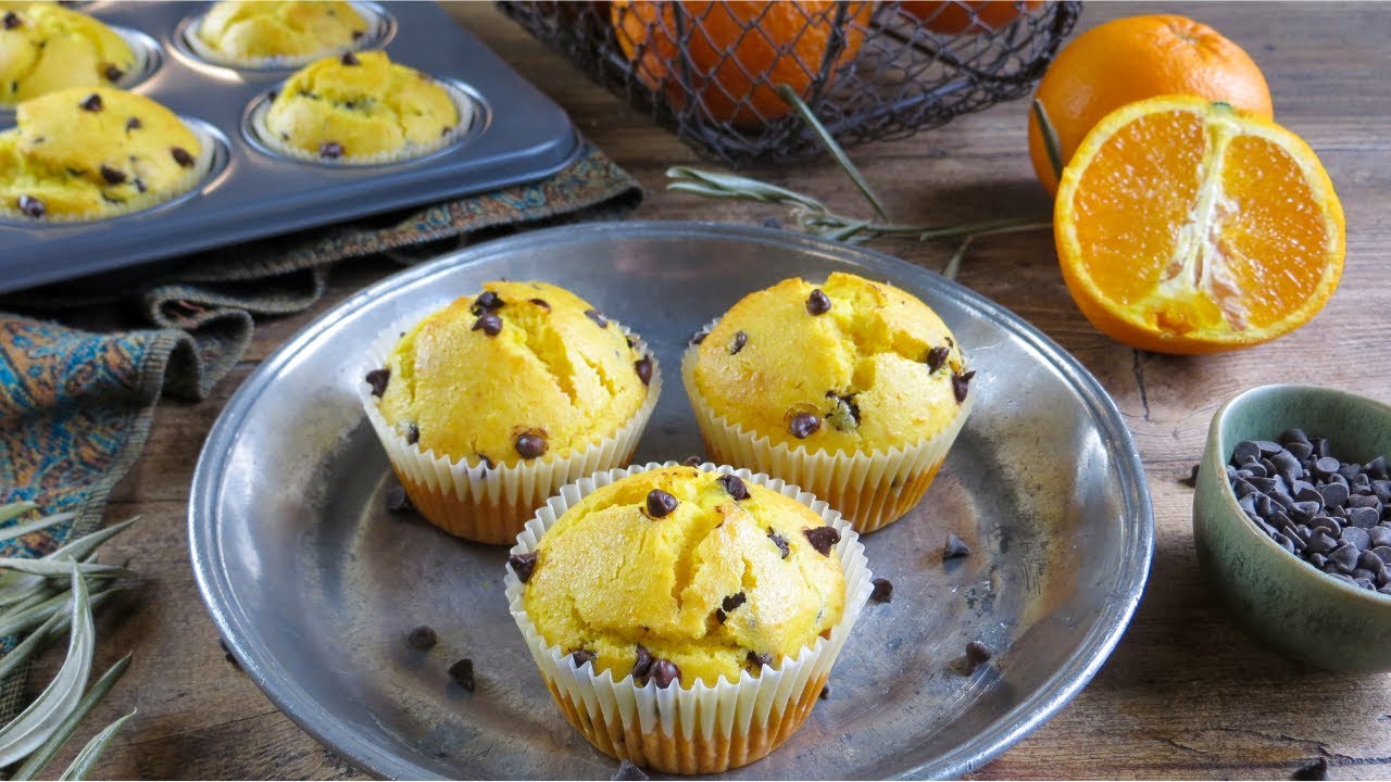 MUFFIN VEGANI con GOCCE DI CIOCCOLATO e ARANCIA