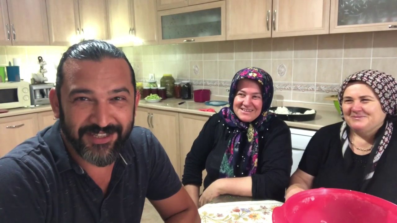 Fenomen Vildan ve Vicdan ablalardan nefis yağlı pide (basma börek) tarifi Paşaköy usulü