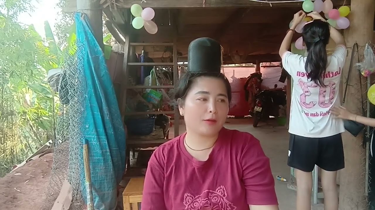 Chị gái gọi điện cho ngọc Hoa lên ăn tết cùng gia đình anh chị nhé 