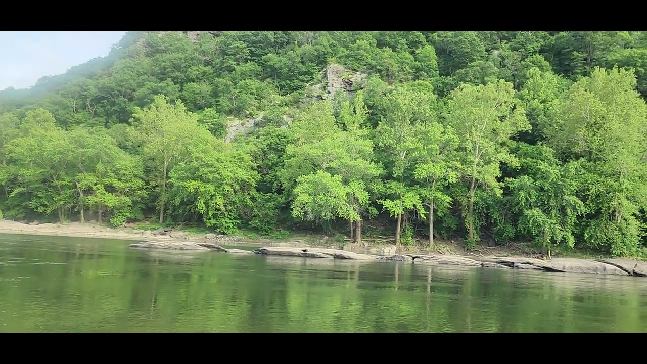 Harpers Ferry, where the Potomac and Shenandoah Rivers meet in West Virginia(హార్పర్స్ ఫెర్రీ)Green3