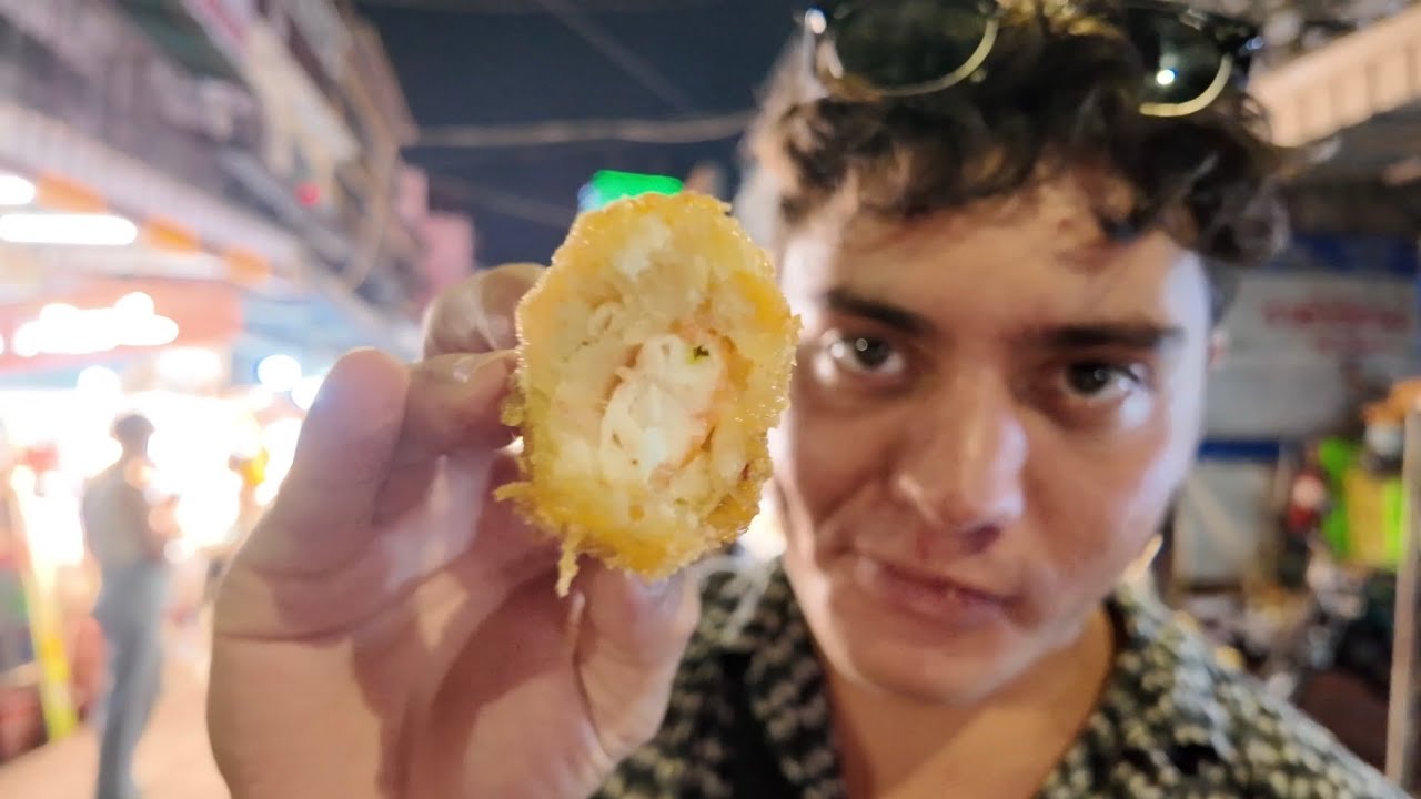 EATING STREETFOOD IN BANGKOK🇹🇭