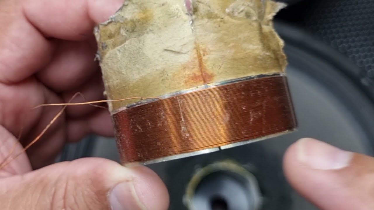 El roce de la Bobina afecta el sonido del parlante..