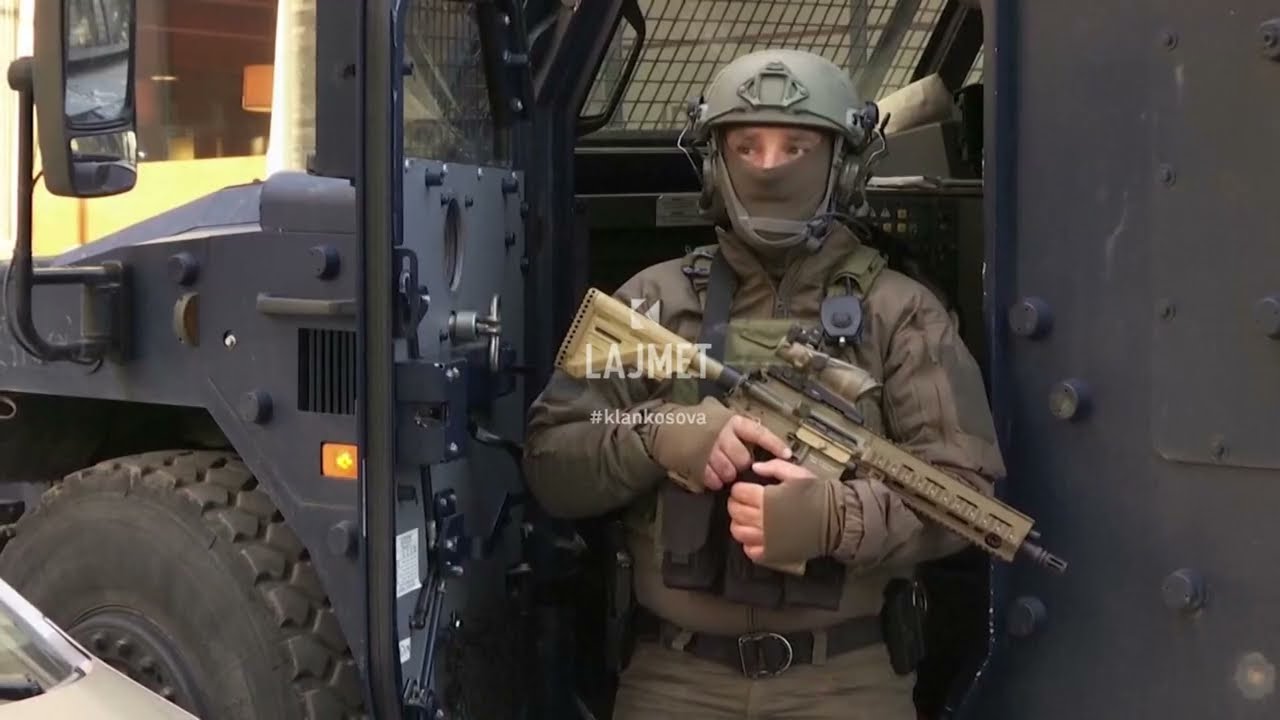Policia me aksion në veri, konfiskon 2 Mercedesa dhe një katërçikletë