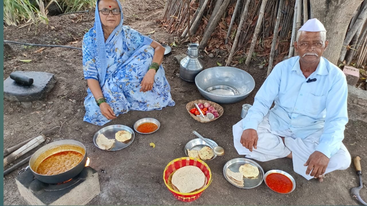 मोडआलेल्या मटकीच चुलीवरचं कालवण , आरावर भाजलेला उडदाचा पापड | Matki Chi Rassa Bhaji | Tatyacha Mala