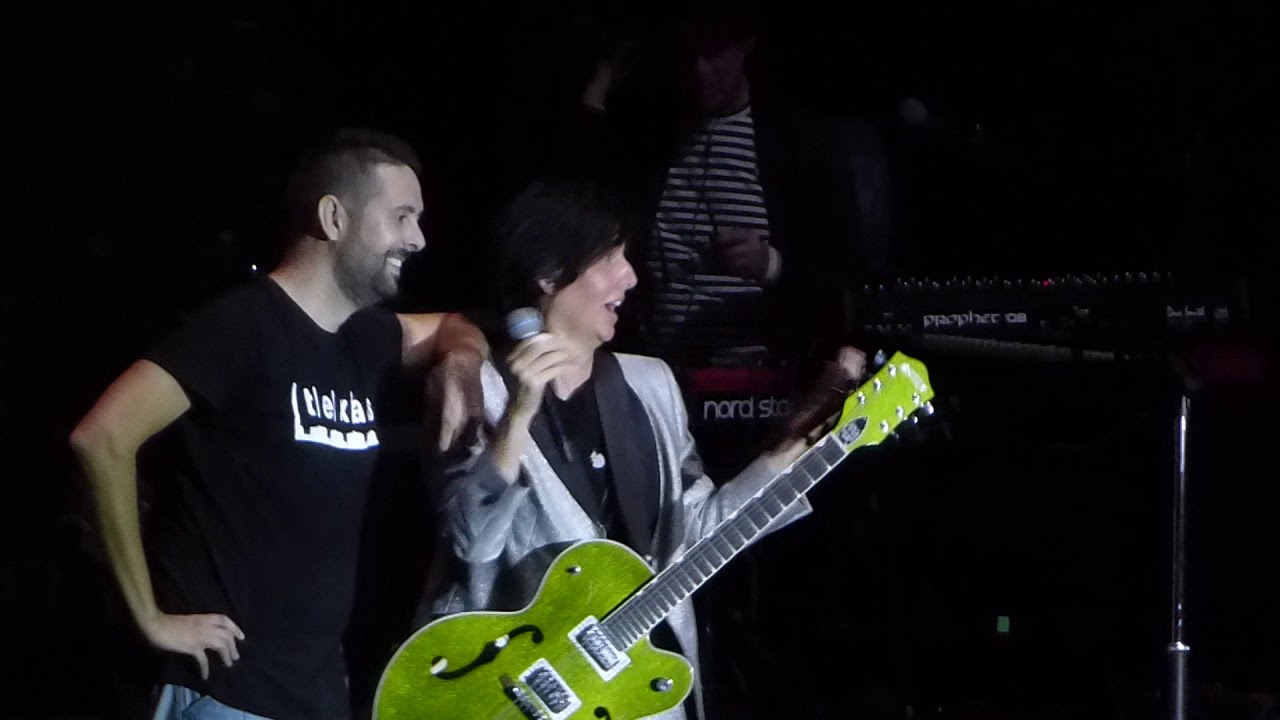 Texas en Murcia (with an Spanish fan on stage) - So called friend