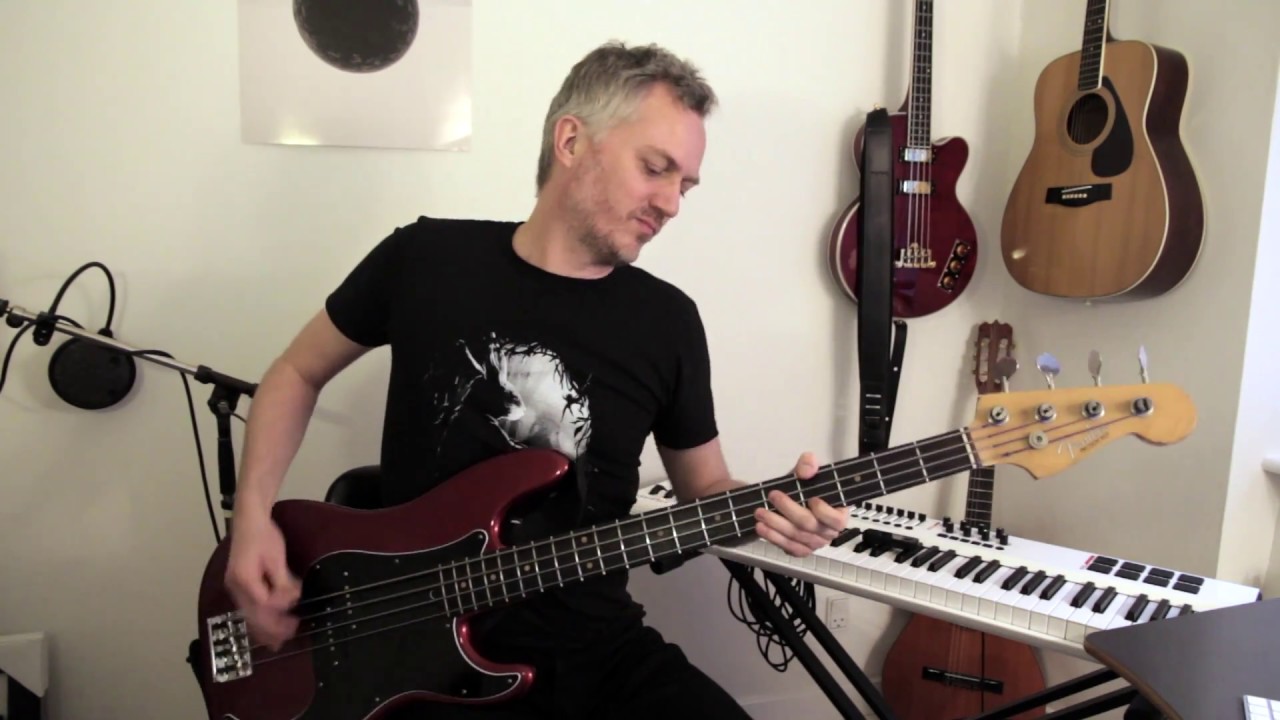 Arctic Monkeys - Do Me a Favour Bass Playalong