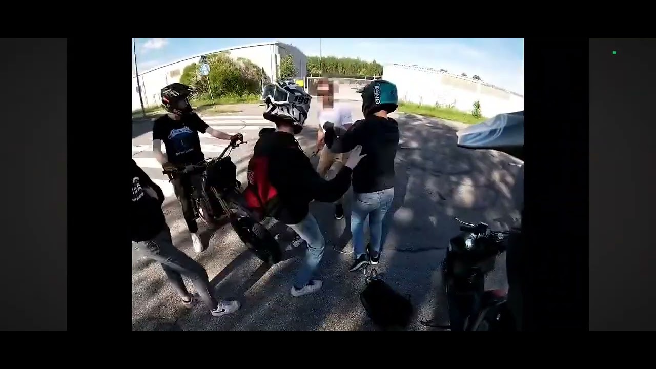 Ykä tulee valittamaan!! Ja varastaa puhelimen!! 