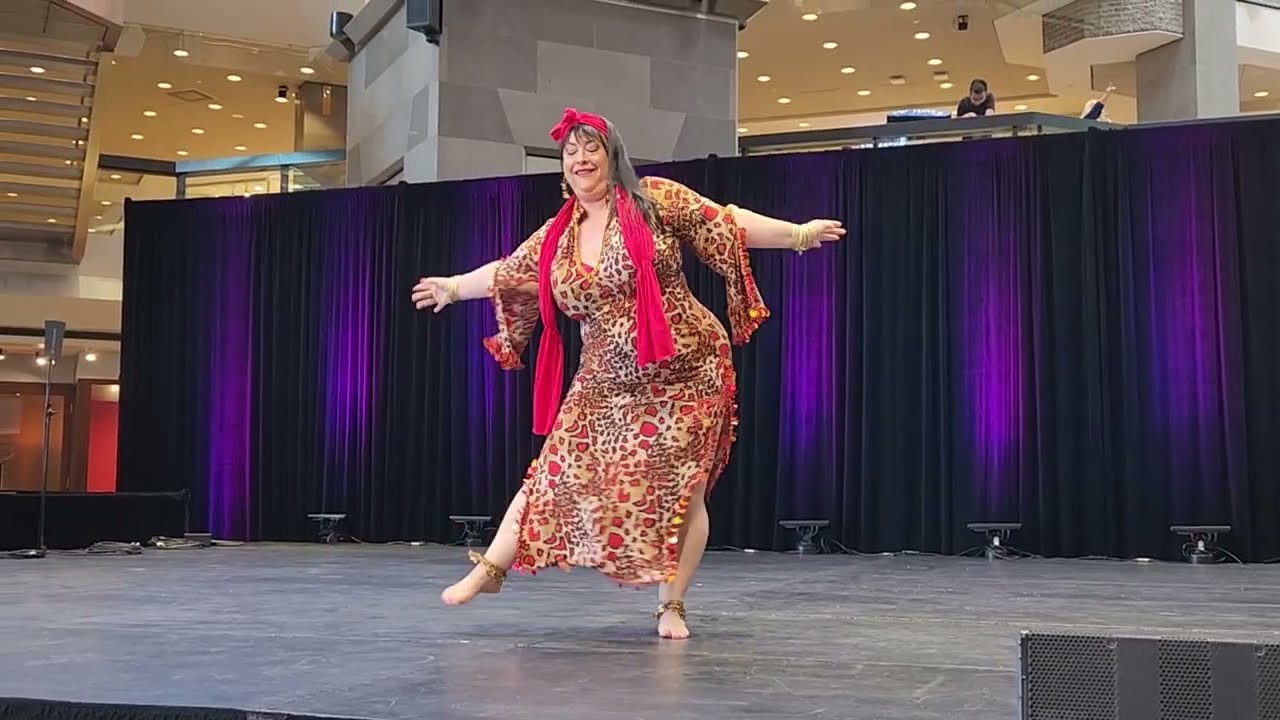 Ena Bint Baladi Meya Meya by Caroline Labrie