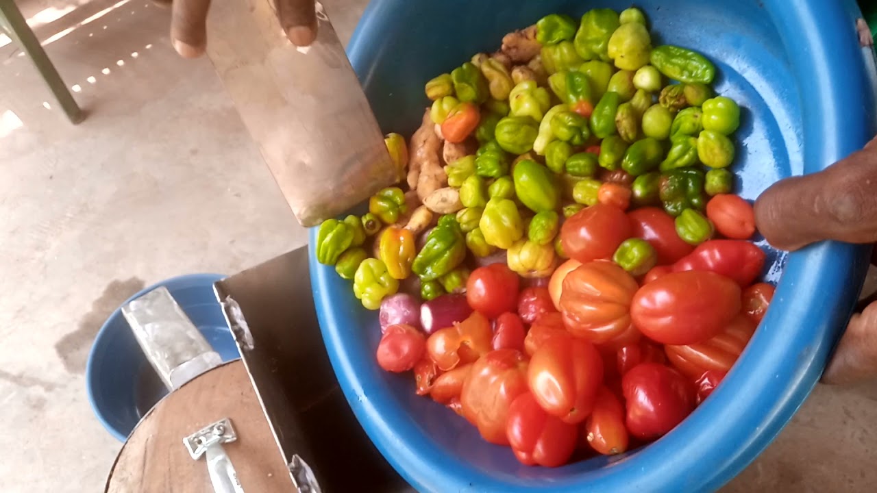 Afrique TOGO, moulin à écraser les condiments