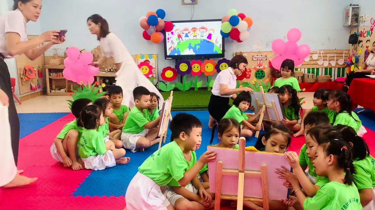 Giáo án mầm non xuất sắc: Âm nhạc: Vân động bài hát 