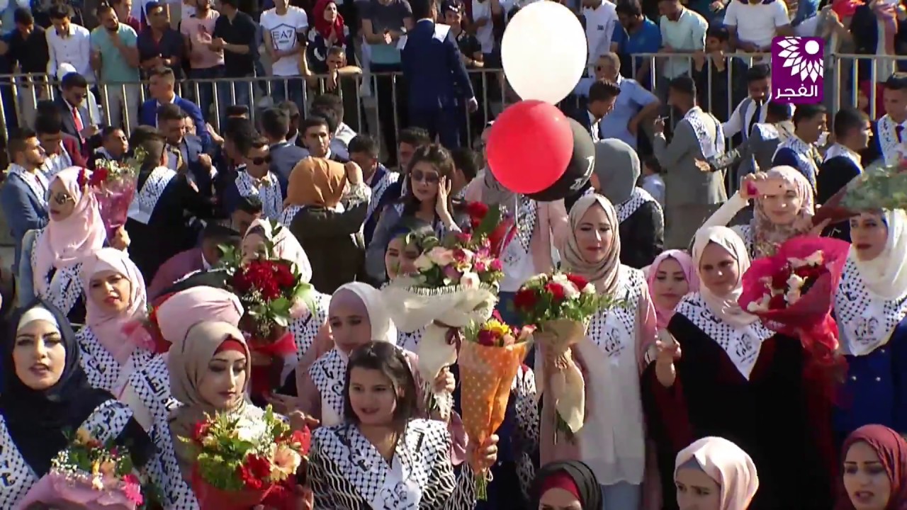 دحية الفنان حموده حنون مع خريجي كلية هشام حجاوي - جامعة النجاح الوطنية