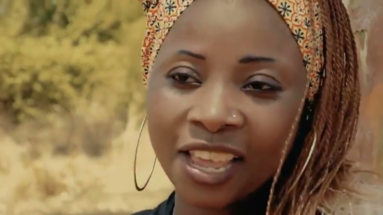 Auzuminha-Okinwe-&   Di four beatz[Official_Video] OLD FILMS