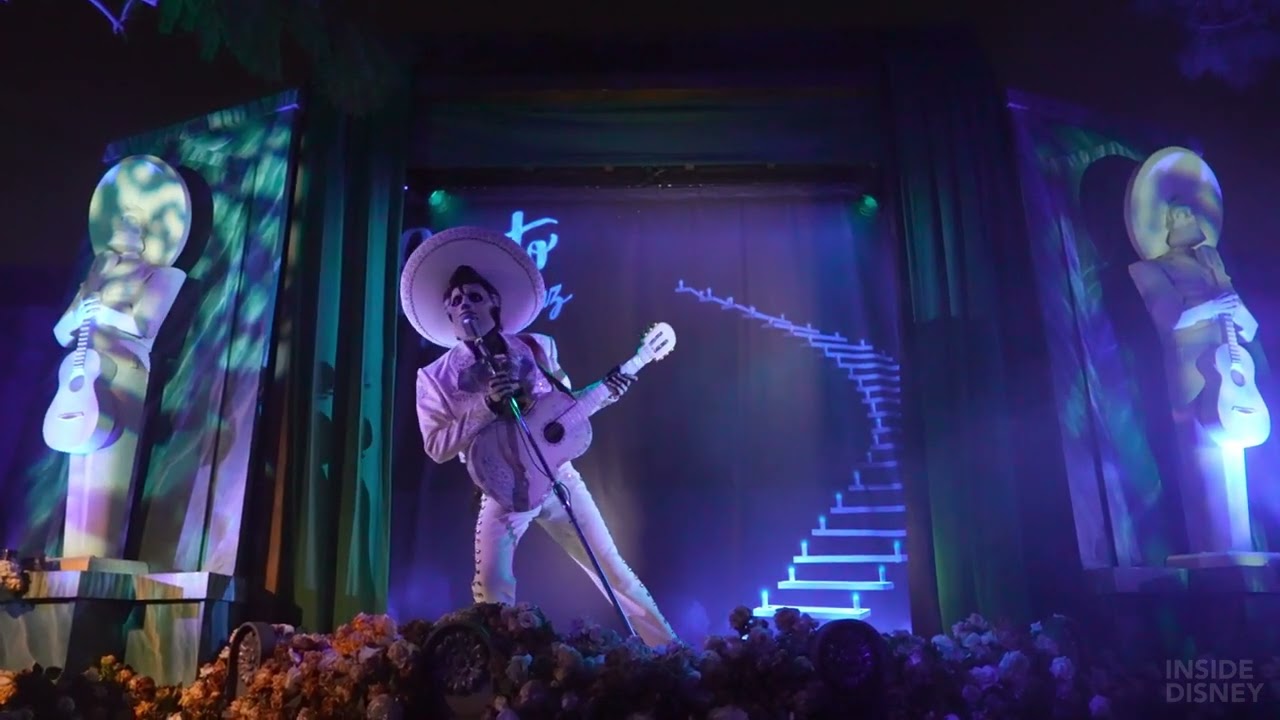 [4K] ПОЛНАЯ ПЕСНЯ Эрнесто де ла Круз исполняет «Remember Me» на фестивале Oogie Boogie Bash 2024!...