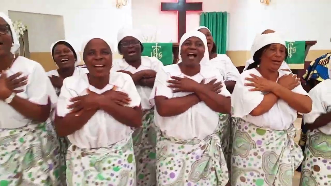 Coro da Organização de Mulheres da IMU Rev. John Wesley.  Durante a visita do P. Mateus Francisco
